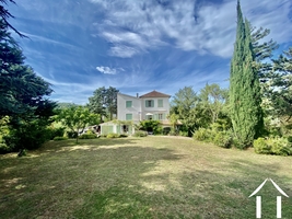 Property with stunning views and pool in heart of Languedoc